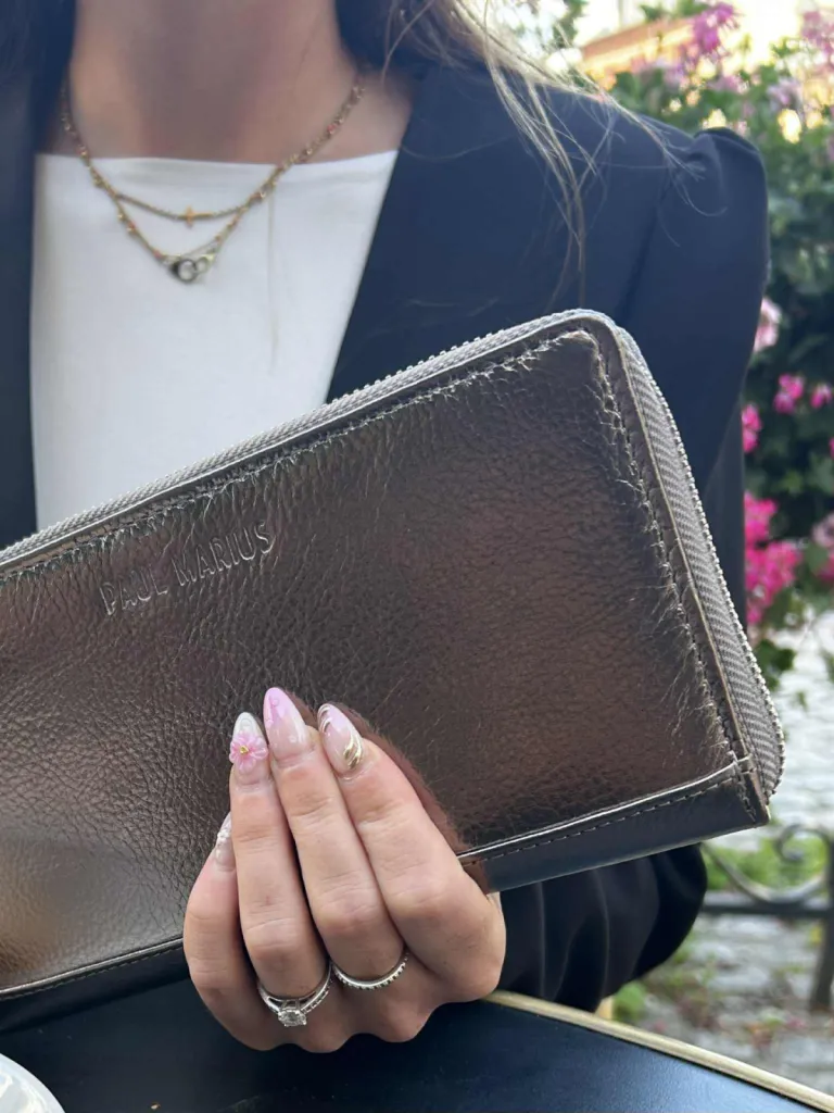 Le portefeuille Charlotte Acier Paul Marius disponible chez Evasion Eu
