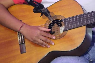cours de guitare express dans une école à Plan de Cuques