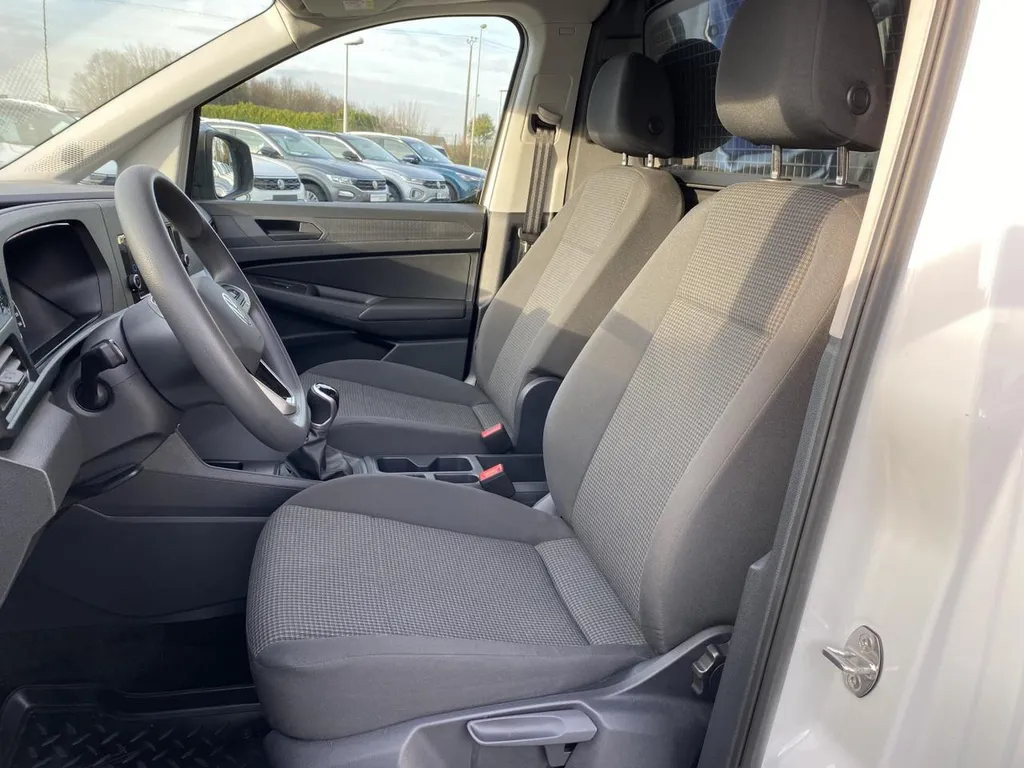 Volkswagen Caddy Maxi Cargo occasion diesel près de Rouen – Utilitaire récent garanti 12 mois