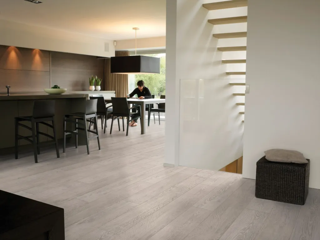 stratifié QUICKSTEP LPU1396 chêne rustique clair