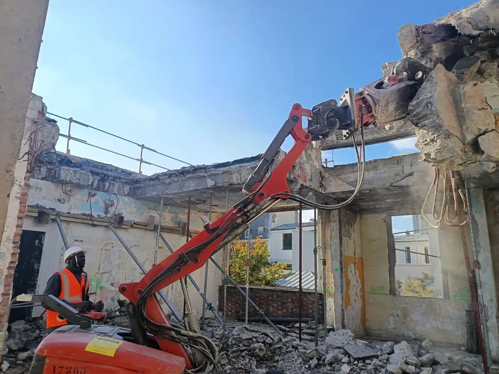Travaux de démolition de plancher en béton armé à Paris avec  pour Leon Grosse