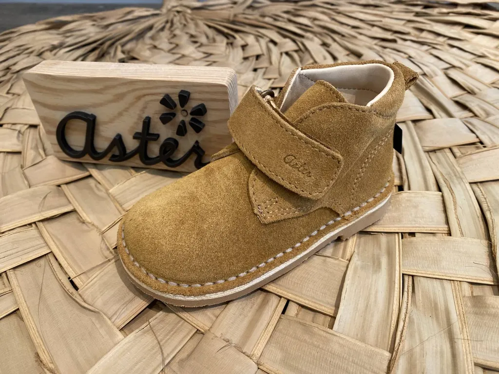 chaussure en croute de cuir pour enfants avec un scratch près de Saint Emilion