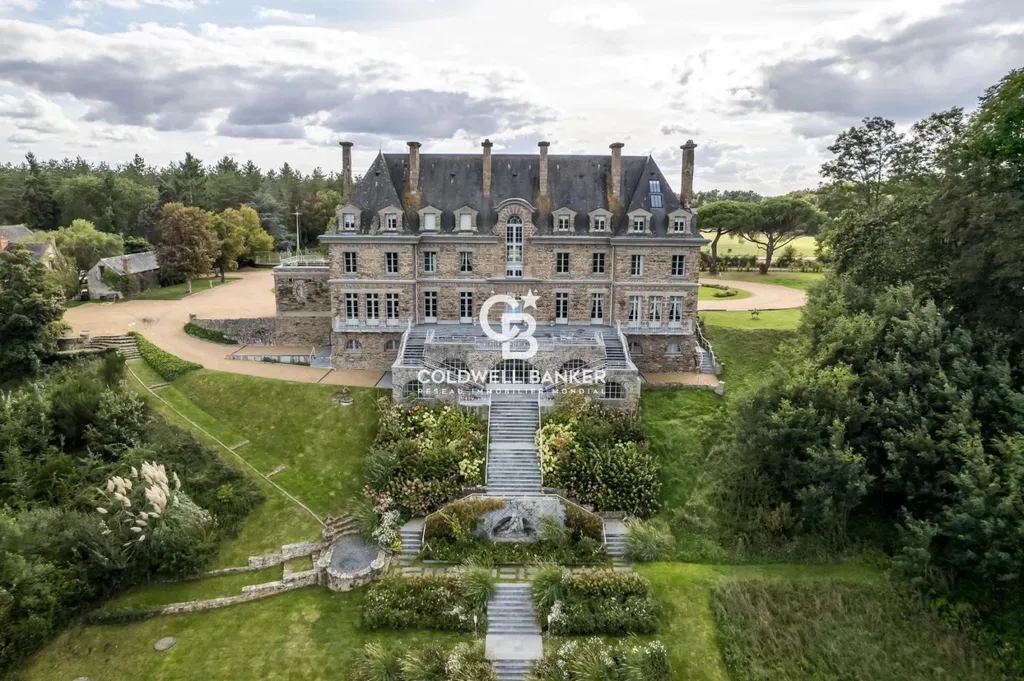 acheter le château familial de la famille cointreau
