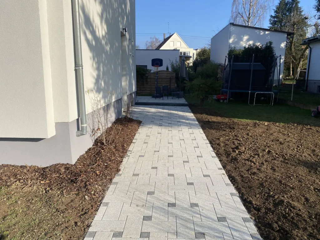 Voie d’accès en pavé d’une maison à Mundolsheim près de Strasbourg