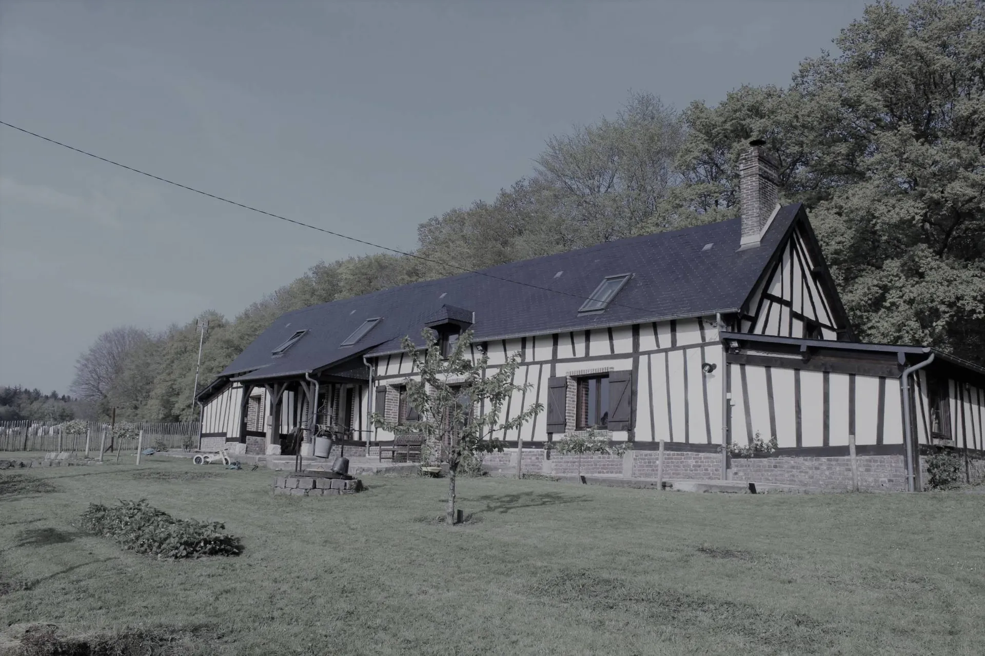 VENDU Longère Normande à l'orée de la forêt à 30 mn de la Mer et de Dieppe, en Normandie, proche d'un bourg tous commerces