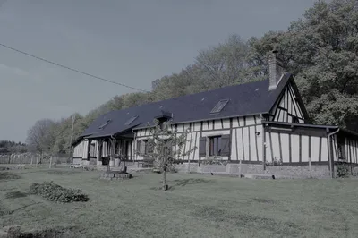 VENDU Longère Normande à l'orée de la forêt à 30 mn de la Mer et de Dieppe, en Normandie, proche d'un bourg tous commerces
