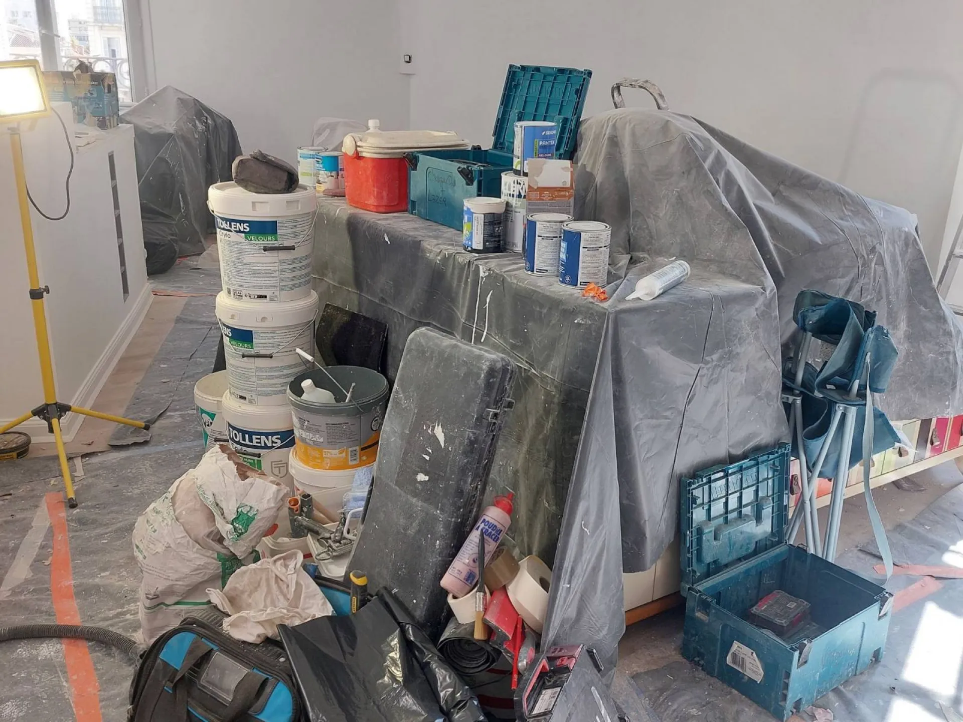 Matériels d'une entreprise de peinture à Carqueiranne dans le Var