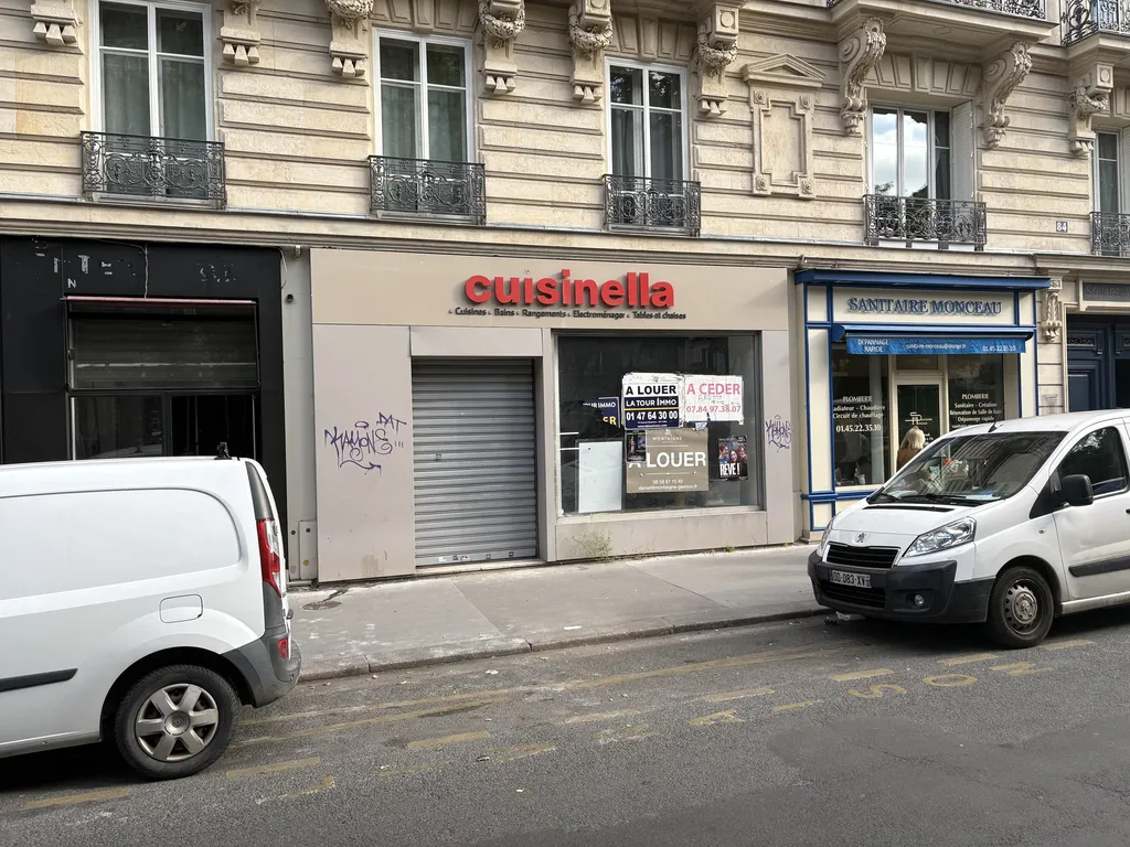 Location - Boutique 110 m², Batignolles, Boulevard des Batignolles 75017 PARIS