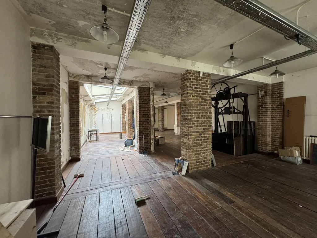 Location - Local commercial 271 m², Place Victor Hugo, Rue Mesnil 75016 PARIS