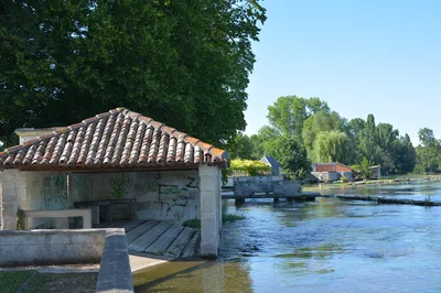 Vue de Magnac‑sur‑Touvre en Charente, parfaite pour accompagner l’évaluation de votre camping‑car.