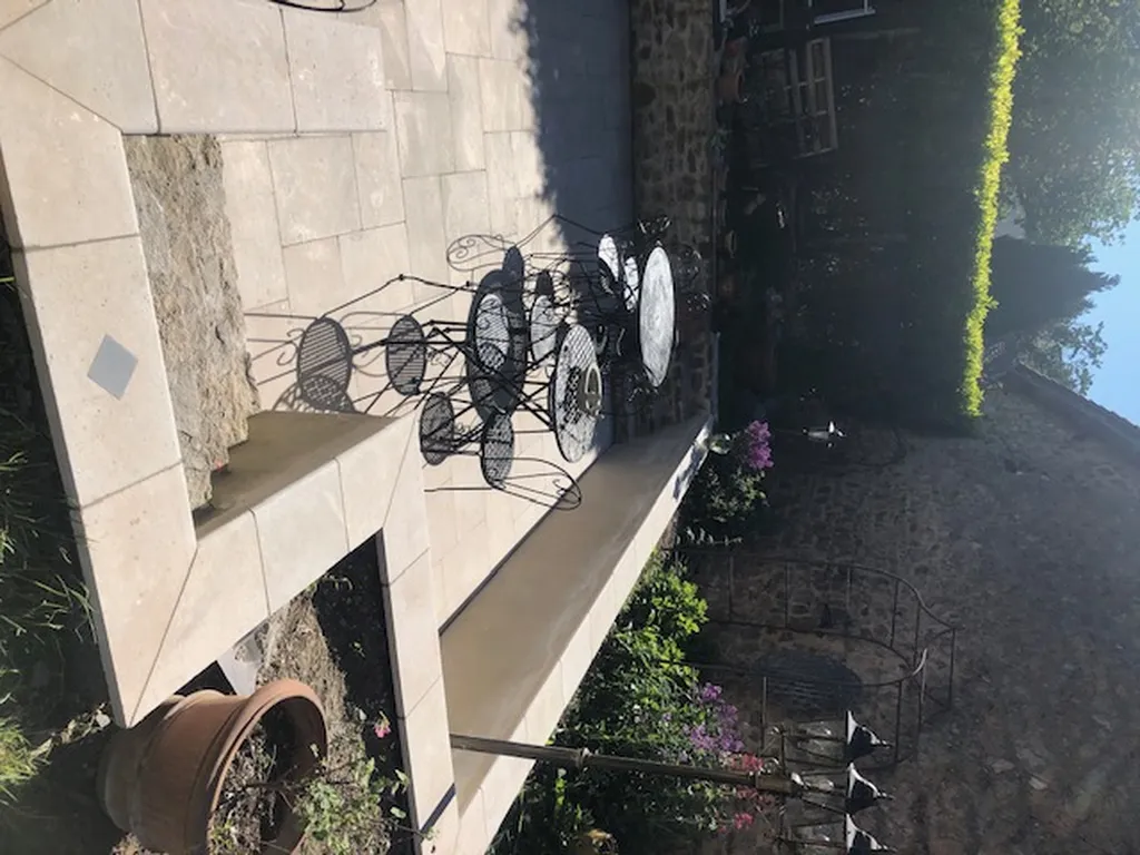 TERRASSE / DALLAGES EXTERIEURS EN PIERRE NATURELLE DE SAHARA BEIGE