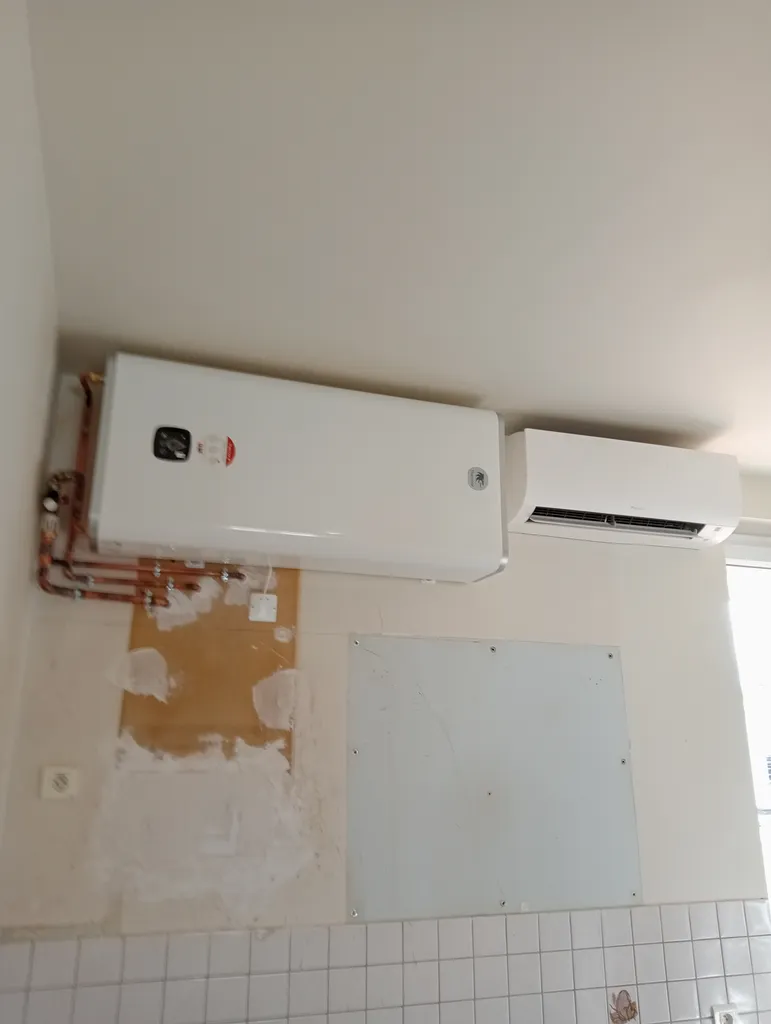 Rénovation complète du chauffage et de la climatisation d'un appartement de 45m2 à Toulouse et Colomiers avec installation d'un split mural et d'un cumulus extra-plat.