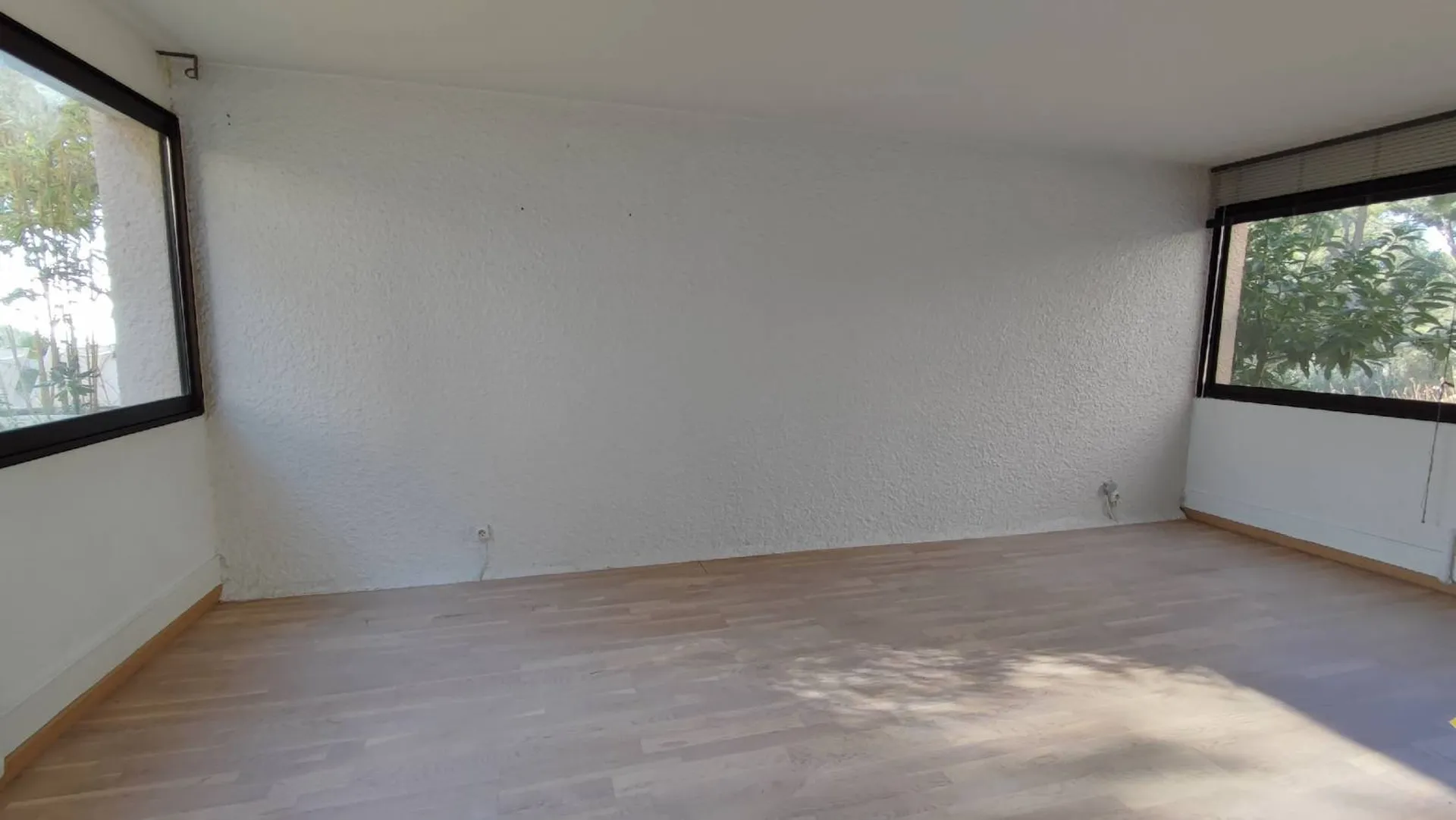 A vendre appartement T4 Cassis  en rez-de-chaussée avec véranda dans copropriété sécurisée