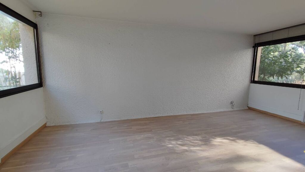 A vendre appartement T4 Cassis  en rez-de-chaussée avec véranda dans copropriété sécurisée