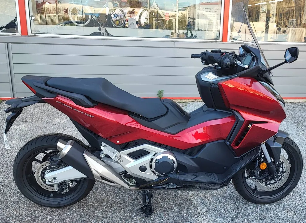 HONDA FORZA 750 DU 01/2026 AVEC 1 KM.