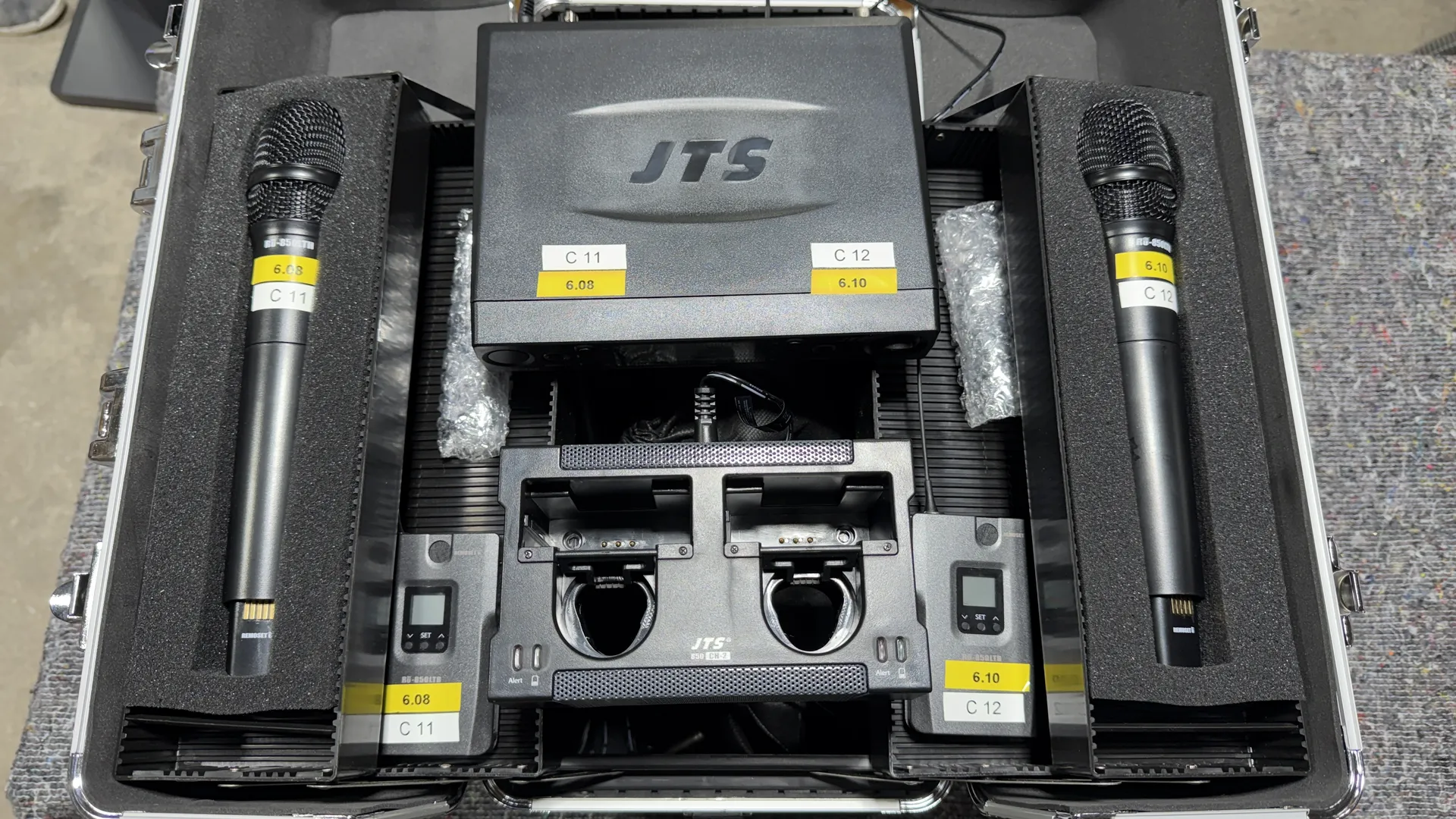 Double micro hf main serre tête cravate JTS