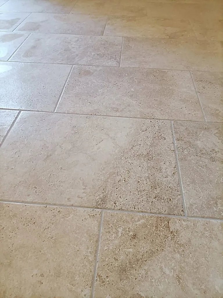 DALLAGES INTERIEURS CARRELAGE EFFET TRAVERTIN / GRES CERAM BEIGE CANTAL SAVOIA AU FORMAT 61*40*0.9CM