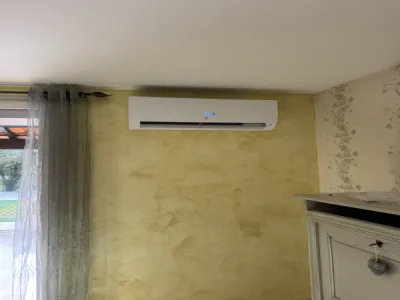 Installation de climatisation réversible Mitsubishi Electric à Cassis avec technologie Inverter et économie d’énergie garantie