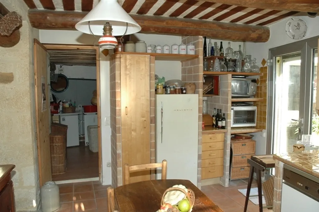 A 35 km d'Avignon, moulin du 18ème restauré et agrandi