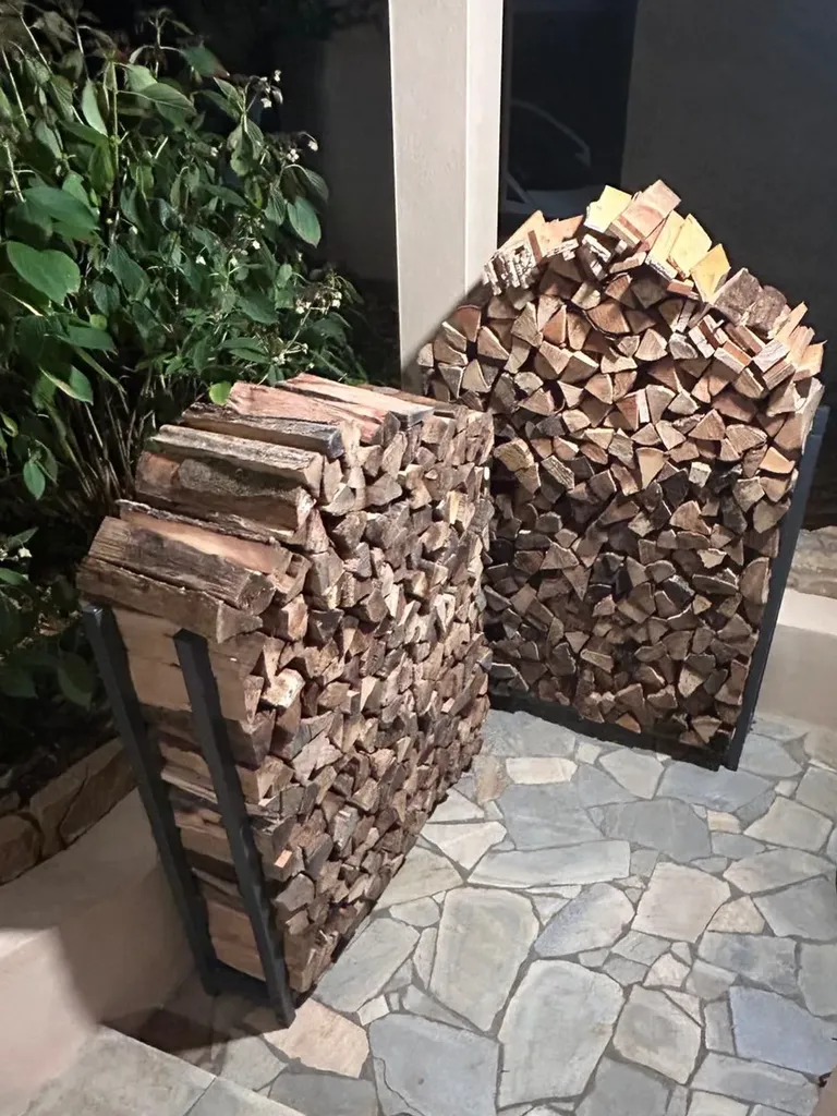 Stockage de bois pour poêle à bois à Trévoux afin d’assurer un chauffage économique et performant