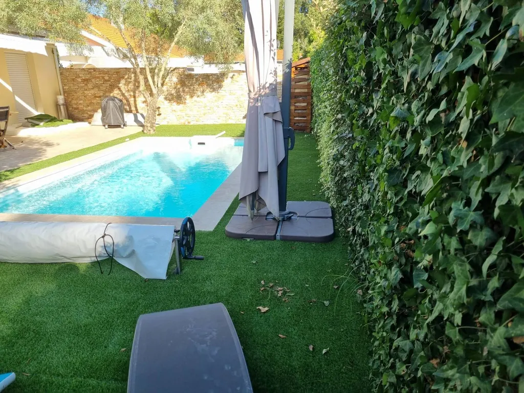 Vue jardin et piscine