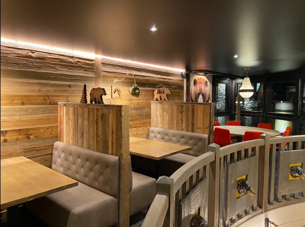 Plafond chauffant rayonnant pour bars, cafés, hôtels, restaurants et autres commerces - Plafonds Tendus Occitans Toulouse - restaurant la tute St Lary