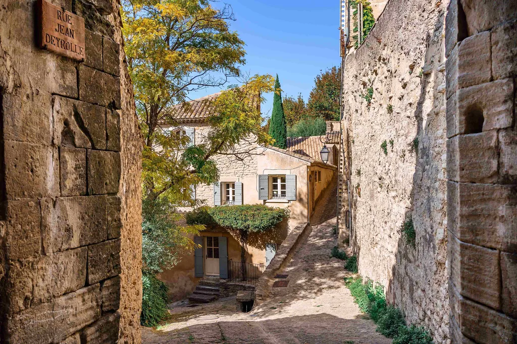Les 7 Plus Beaux Villages du Luberon pour des Photos de Mariage Inoubliables. 