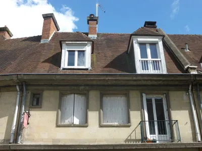 Appartement F2 à louer en centre ville de Caudebec en Caux - au 2ème étage