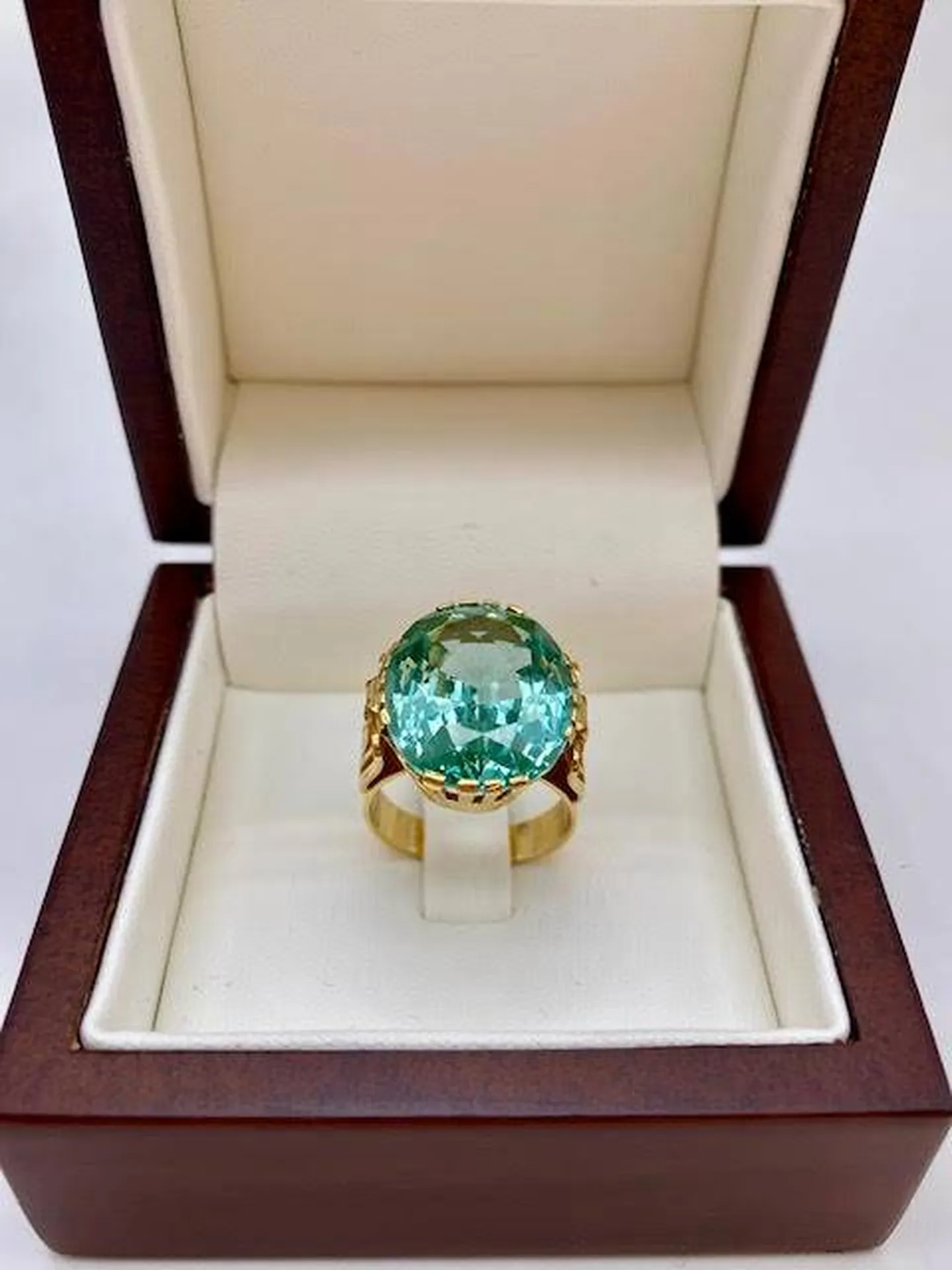 Sublime bague vintage améthyste verte – Disponible chez Or Ligne sur le Bassin d’Arcachon