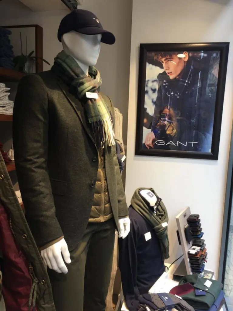 Vente d'écharpes Tommy Hilfiger à Dieppe