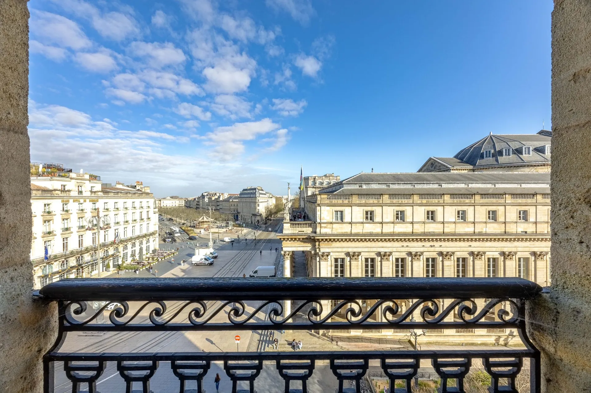 Superbe appartement en duplex au dernier étage avec terrasse, Place de la Comédie Bordeaux