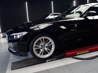 Protection maximale de la carrosserie de la BMW Z4 avec Gtechniq Crystal Serum Ultra.