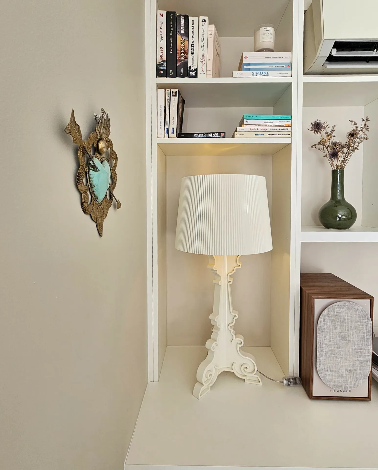 Agencement meuble TV sur mesure avec rangements intégrés et lignes épurées à Aubenas en Ardèche