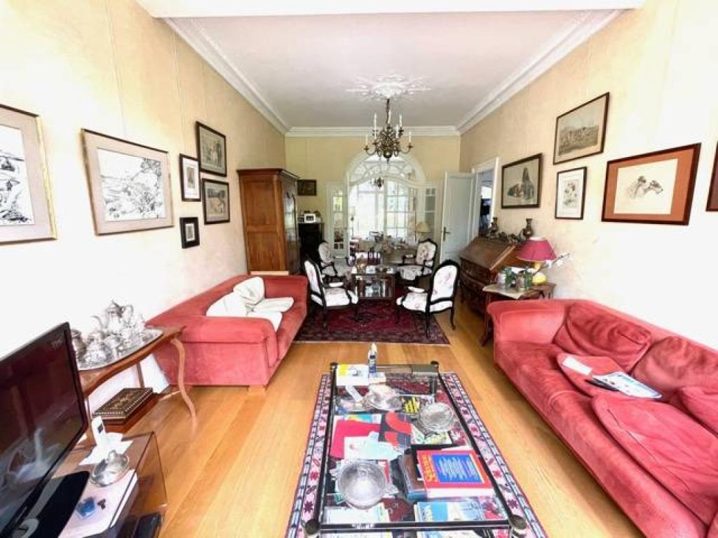 A vendre belle maison en pierre Bordeaux Caudéran Entre Primerose et Saint Augustin 