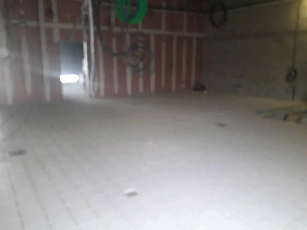 Isolation complète d'un bâtiment avec faux plafond pour création d'une boulangerie à Marignane