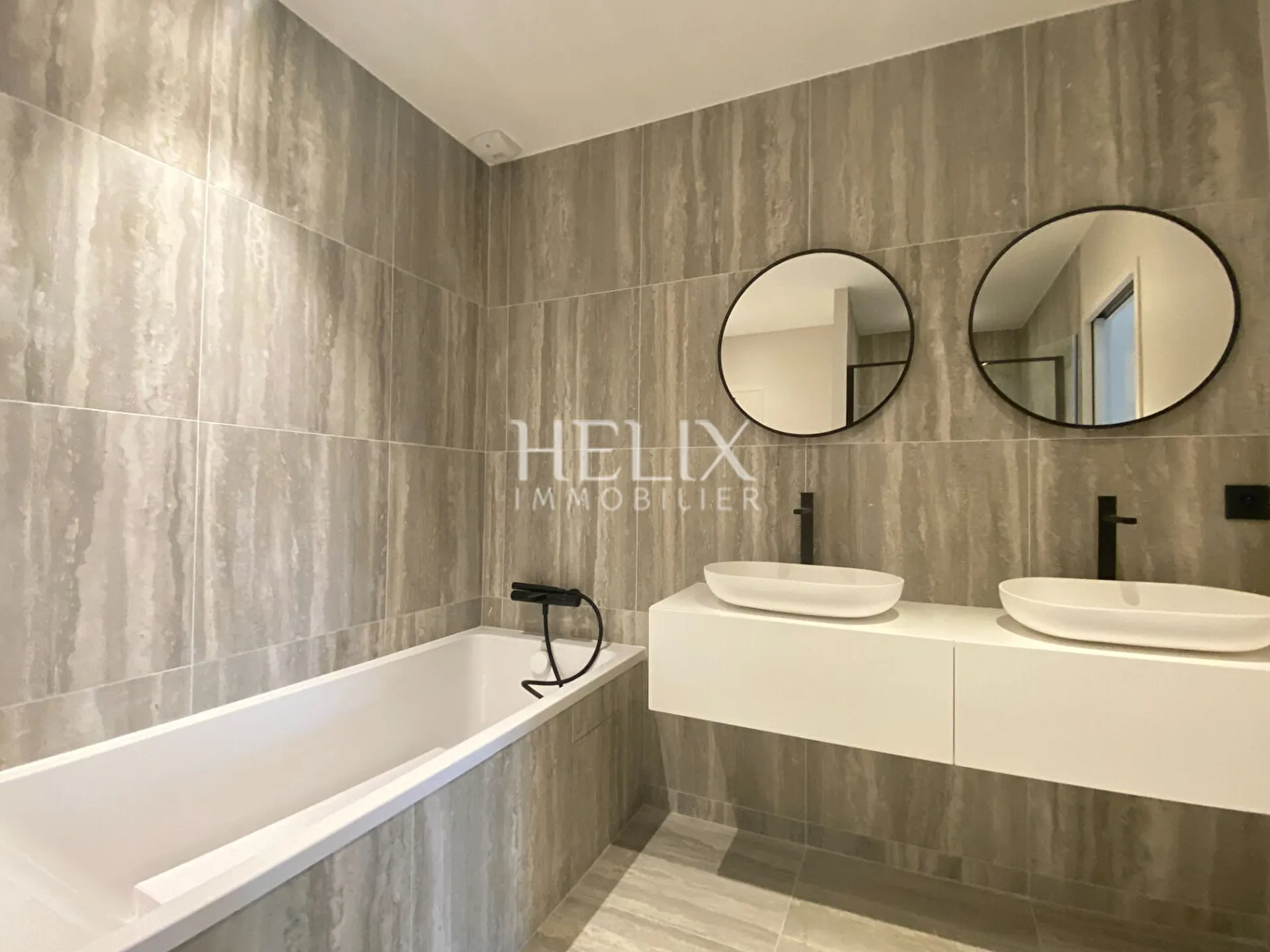 A vendre maison 204,10 M2  jardin et terrasse à Saint-Germain-en-Laye , RER A 10 mn.