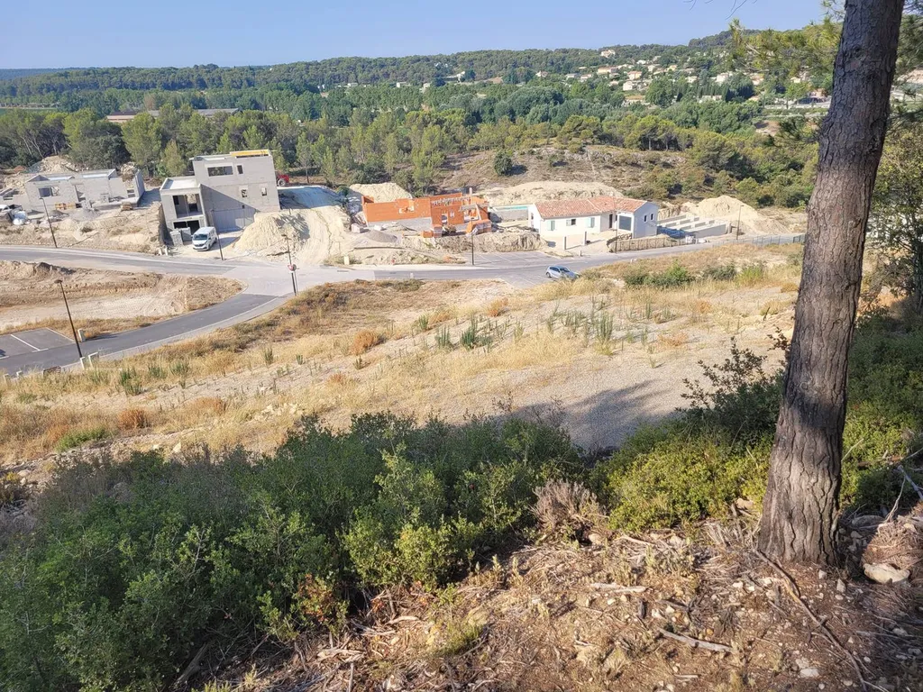 VENDU - Beau terrain de 1123 m² à Rognes dans le Pays d'Aix