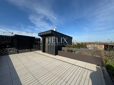Dans une résidence neuve de Saint Germain en laye un appartement avec 4 chambres, une terrasse avec une vue sur Paris et le château.