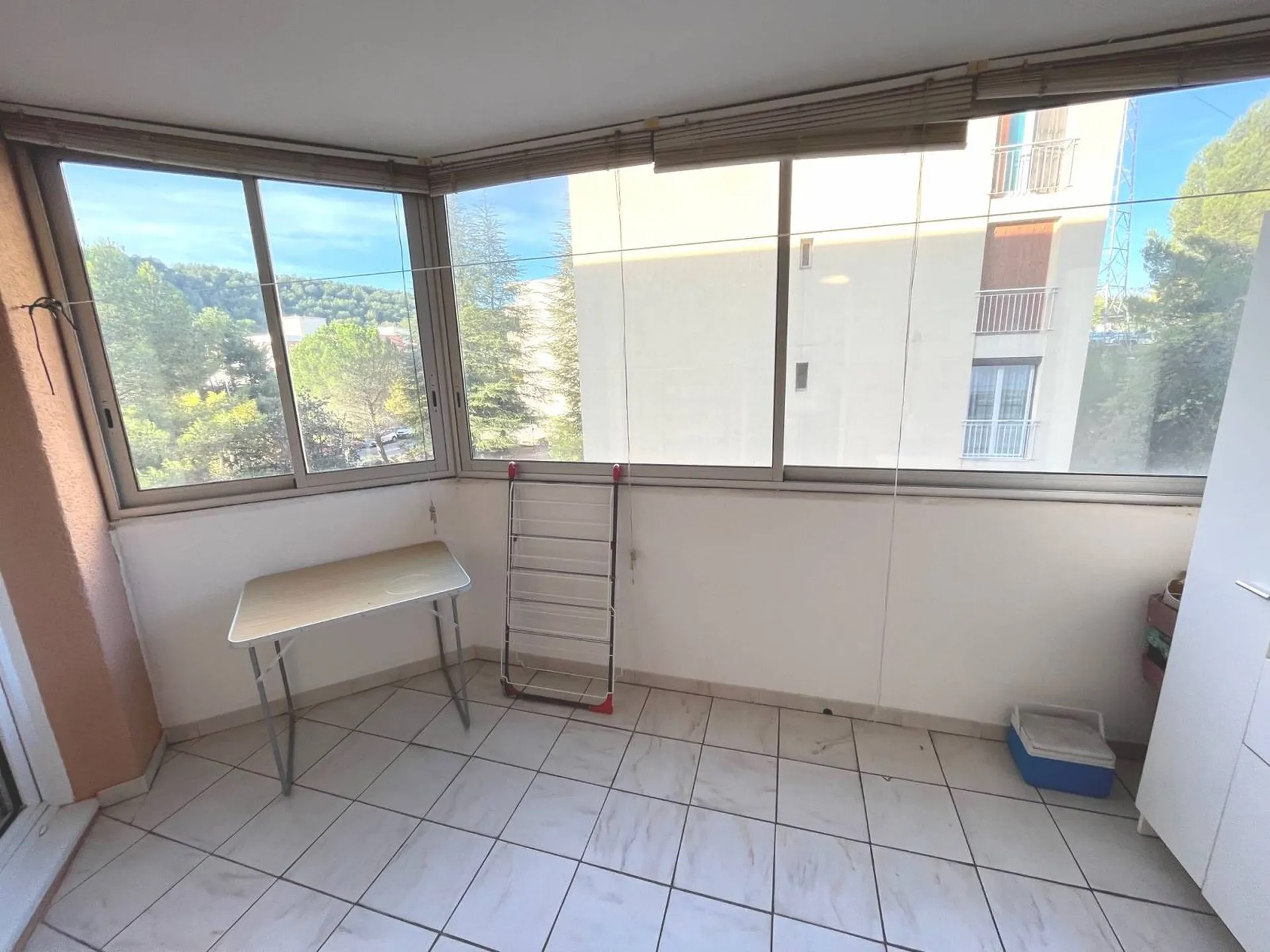 A vendre carnoux Appartement avec loggia, et ascenseur
