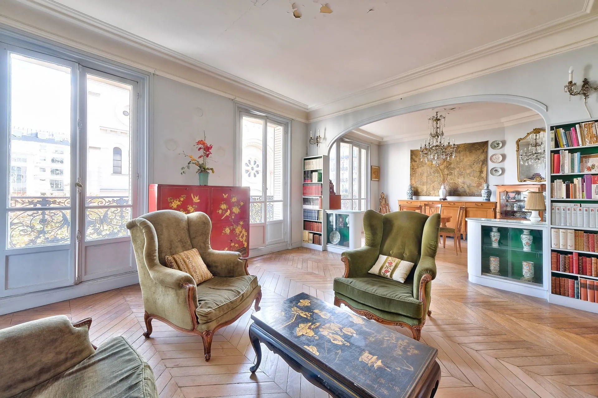 A vendre 5 pièces dans bel immeuble ancien à Levallois 92300