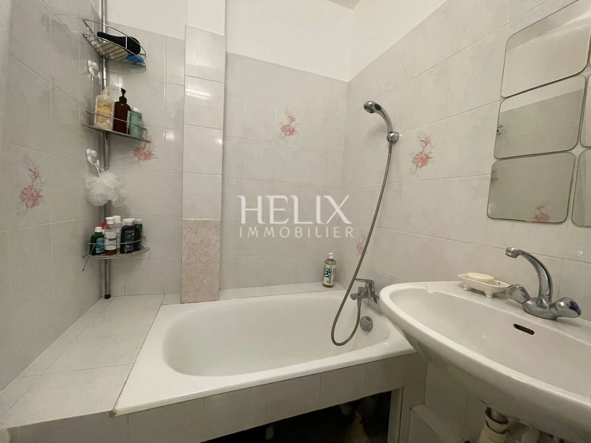 Dans un environnement paisible, au coeur de la nature, proche de toutes les commodités, 