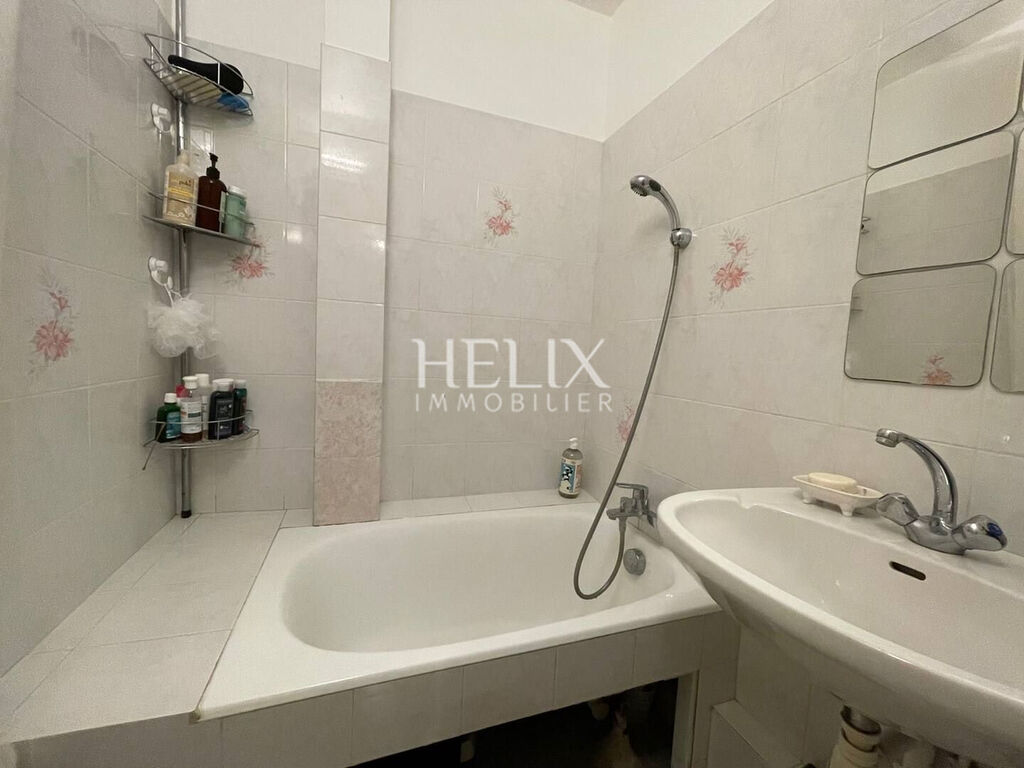 Dans un environnement paisible, au coeur de la nature, proche de toutes les commodités, 