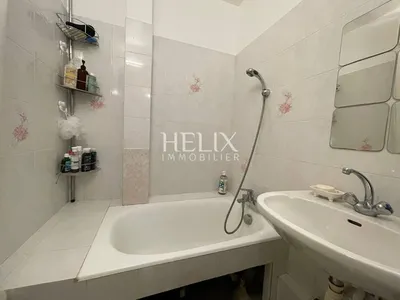 Dans un environnement paisible, au coeur de la nature, proche de toutes les commodités, 