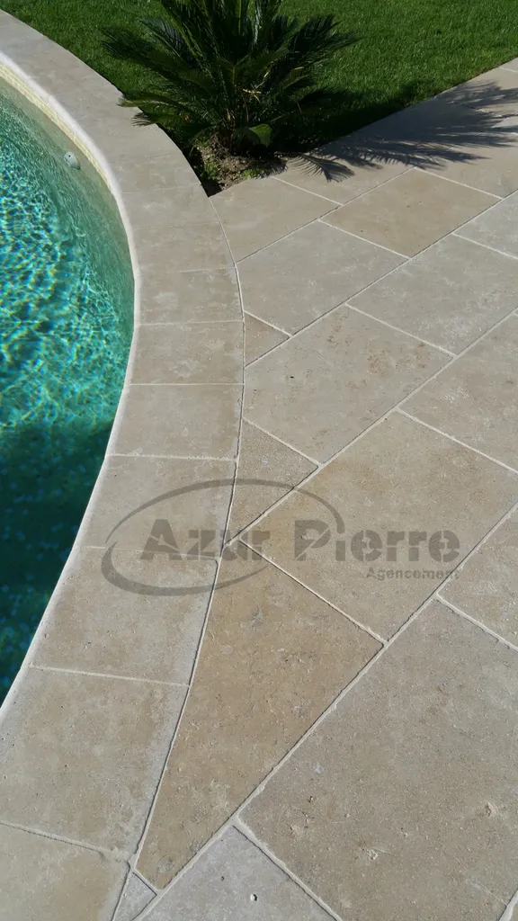 terrasse en pierre beige