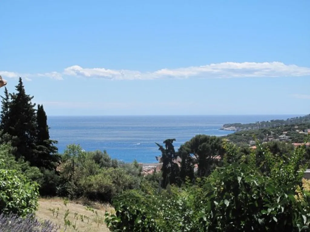 Vente très belle villa 5/6 Cassis belles prestations, piscine, garage et annexe