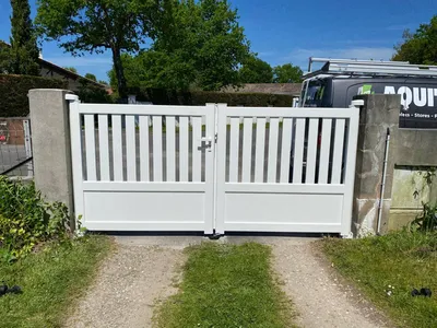 Portail battant en aluminium fabriqué sur mesure sur Saint Jean d'Illac, proche Pessac et Cestas