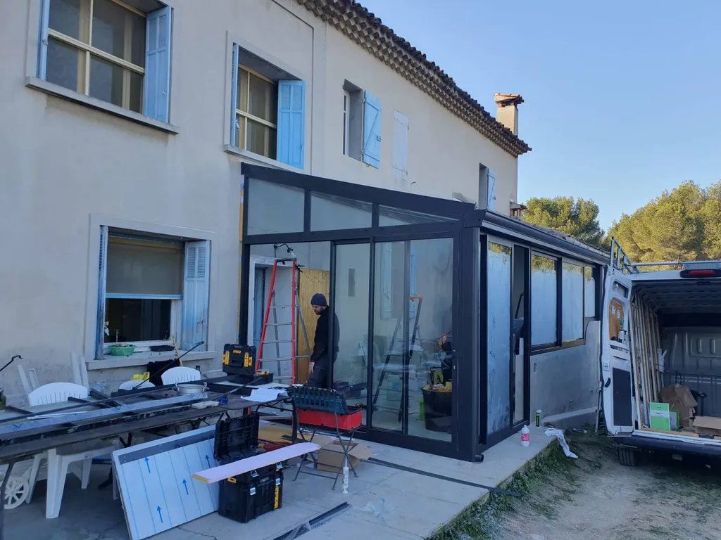 pose d'une véranda sur mesure en aluminuim Technal à Martigues