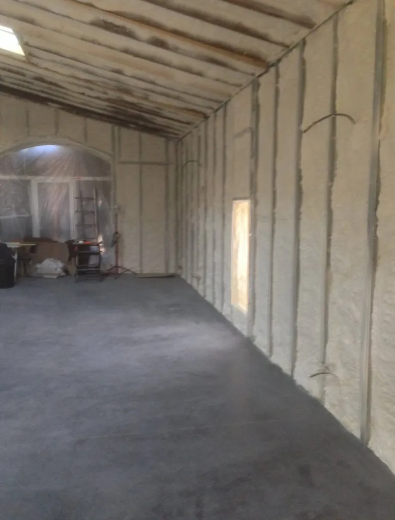 devis pour la pose d'une mousse projetée pour isoler des bureaux à Agen