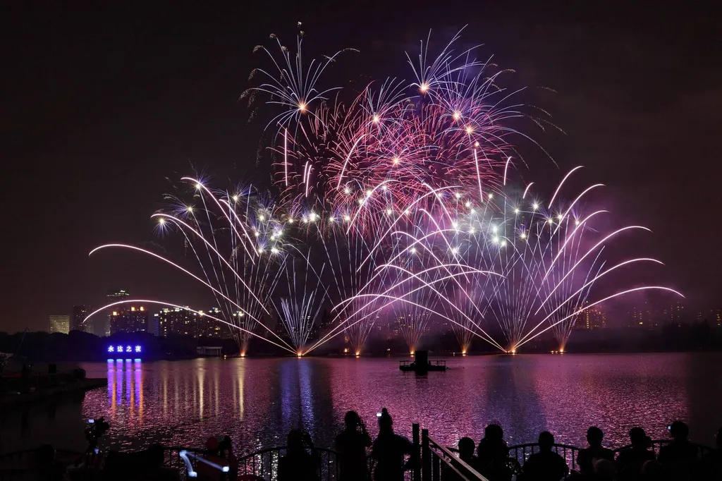 Réalisation d'un feu d'artifice pour l'organisation d'une soirée de mariage et soirée d'anniversaire à Saint Jean Cap Ferrat