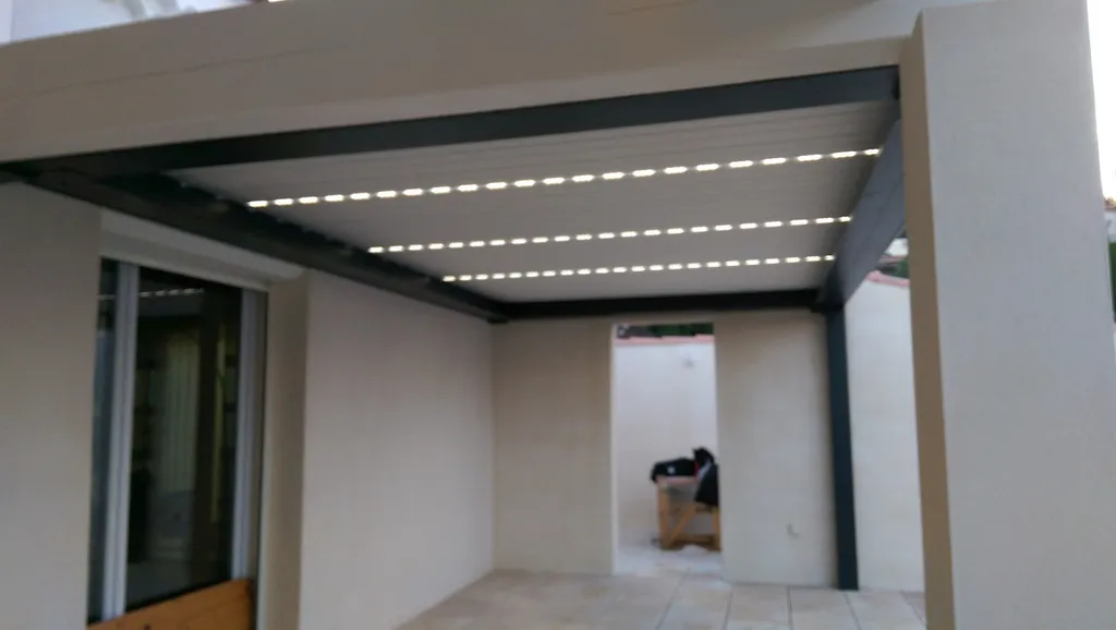 Pergola bioclimatique en aluminium posé sur Martigues